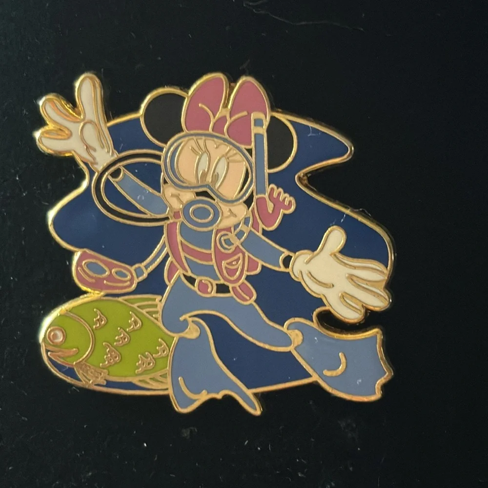 Scuba Diving Minnie Mouse Disney Pin Lanyard Series - Picture 3 of 4